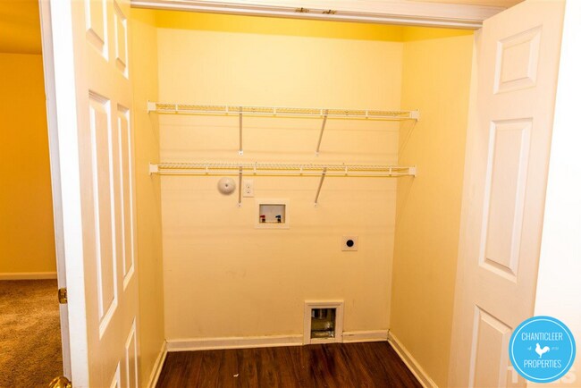 Building Photo - 917 Skinner Dr