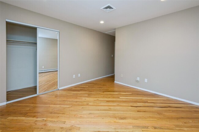 Building Photo - 99 Brush Hollow Close