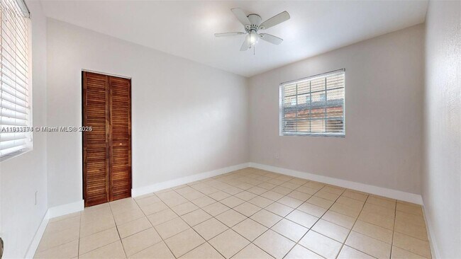 Building Photo - 200 SW 19th Ave