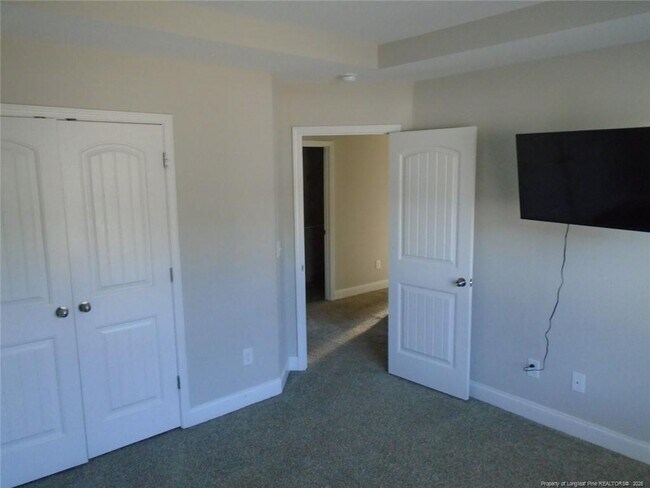 Building Photo - 2240 Mannington Dr