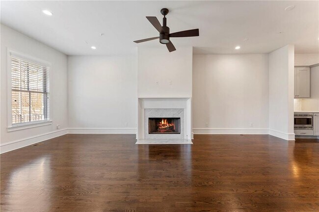 Building Photo - 871 3rd St