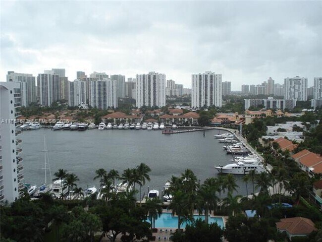 Building Photo - 3600 Yacht Club Dr