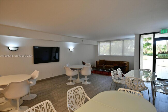 Building Photo - 170 Ocean Ln Dr