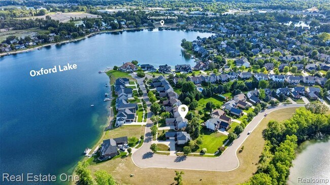 Building Photo - 699 Bay Pointe Dr
