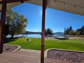 Building Photo - Lakefront Home on Diamond Lake