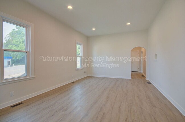 Building Photo - 1302 S State St