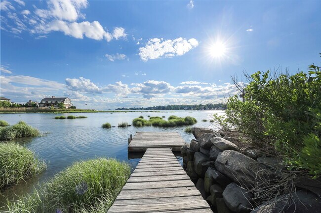 Building Photo - 26 Shore Acre Dr