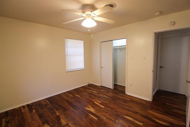 Building Photo - 1304 Woodlawn St
