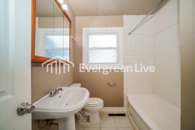 Building Photo - 4698 Dundee Ave