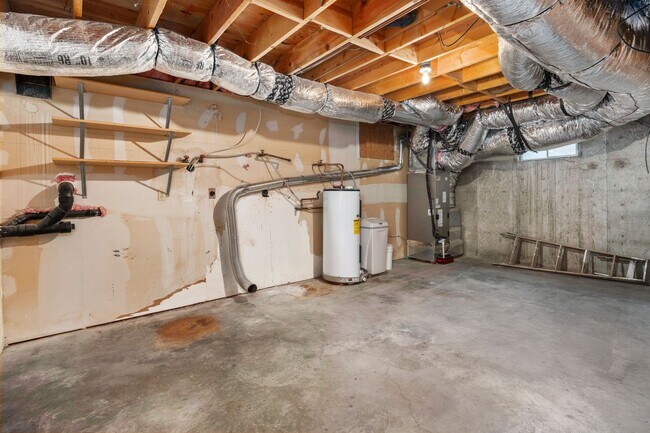 Building Photo - 3 bed, 2 bath