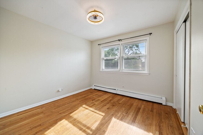 Building Photo - 929 S Oak Park Ave