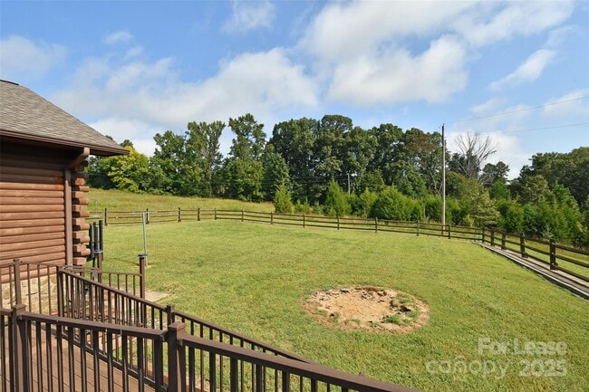Building Photo - 187 Rustic Rd