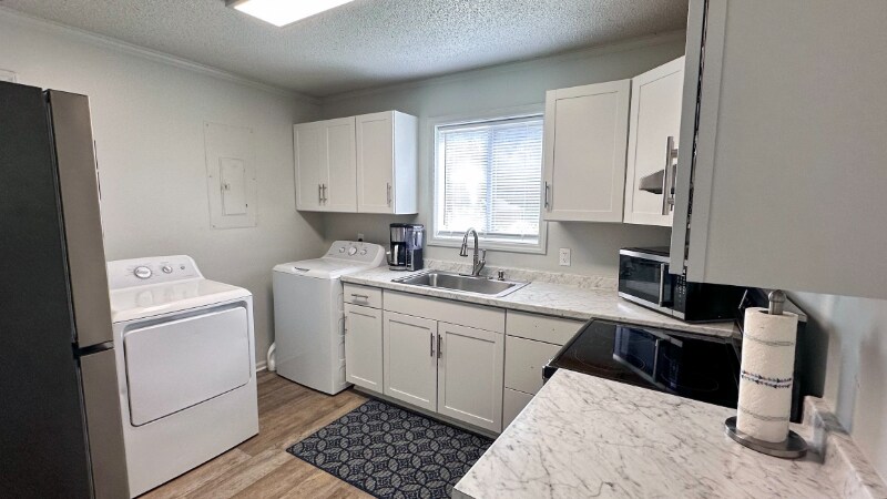 Building Photo - 2560 La Deara Crest Ln