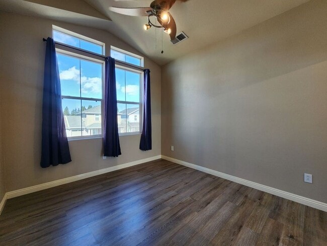 Building Photo - 4 Bedroom for Rent in NW Santa Rosa