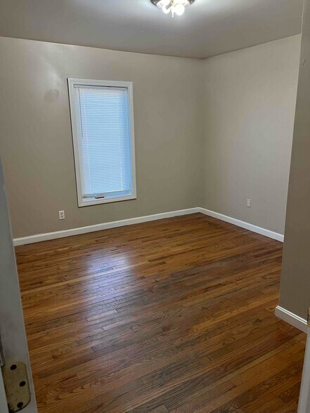 Building Photo - 517 Hillsboro St