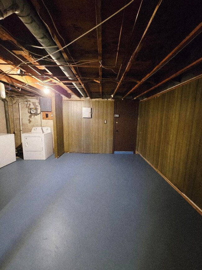 Building Photo - Renovated 3-Bedroom, 1-Bathroom Home in Beechfield