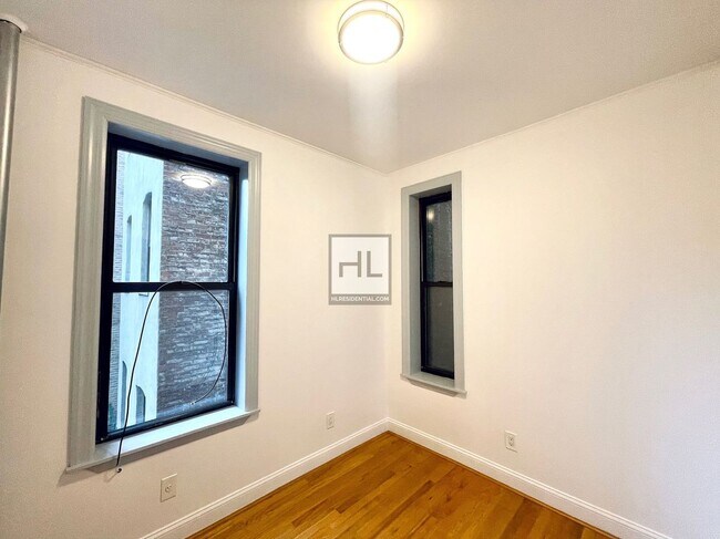 Building Photo - EAST 7 STREET