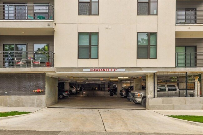 Building Photo - 2213 Poquito St