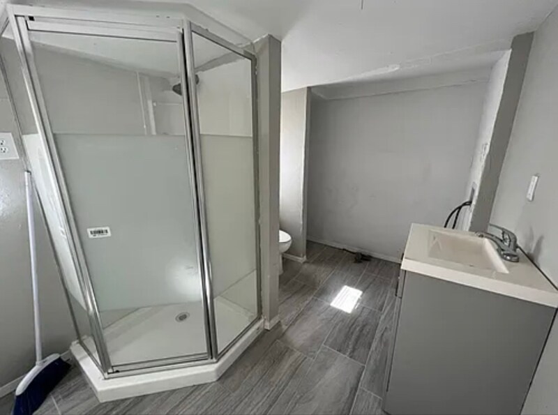 Building Photo - 2738 Spring St