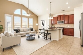 Building Photo - 1905 Lantana Ln