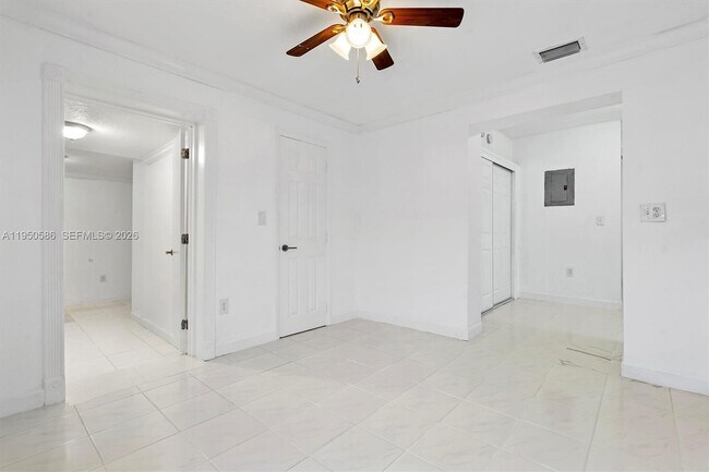 Building Photo - 934 E 22nd St