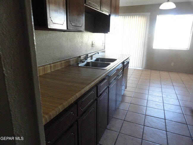 Building Photo - 2028 Amy Sue Dr