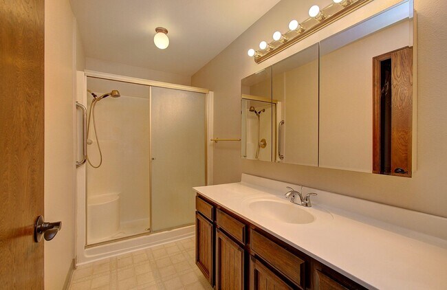 Building Photo - Spacious 3-Bedroom Home with Private Backyard Oasis