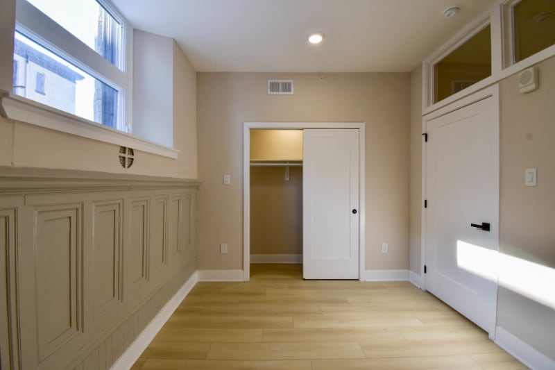 Building Photo - 1030 N 48th St