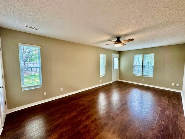 Building Photo - 3513 W Wood St