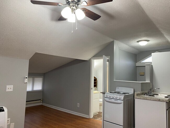 Building Photo - 445 Greenwood Ave