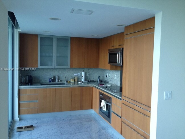 Building Photo - 2627 S Bayshore Dr