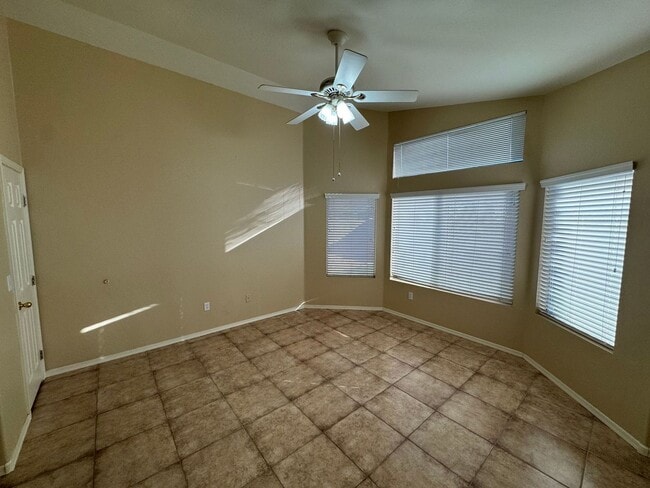 Building Photo - 3 Bedroom - 2 Bath - Mesa