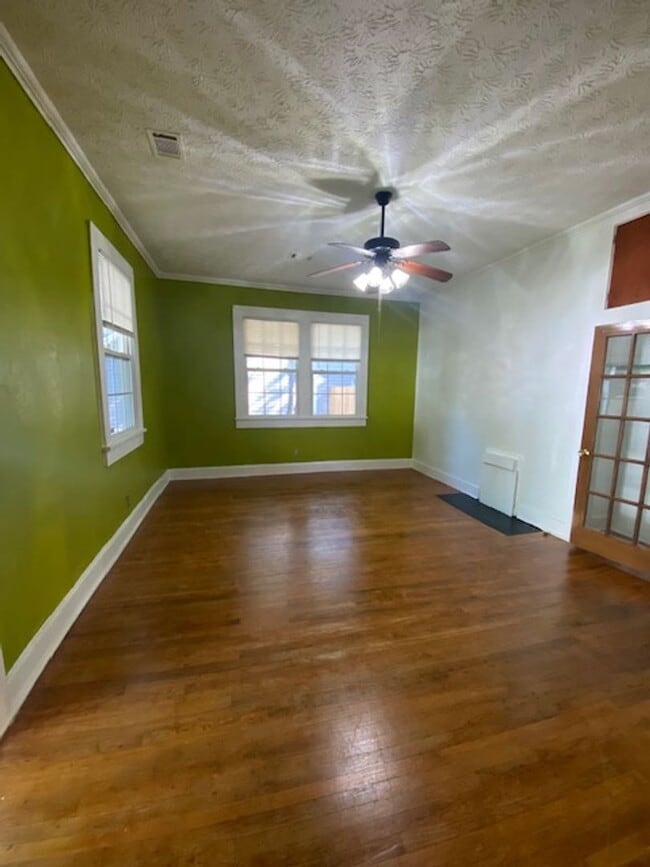 Building Photo - Cozy Living in Columbus