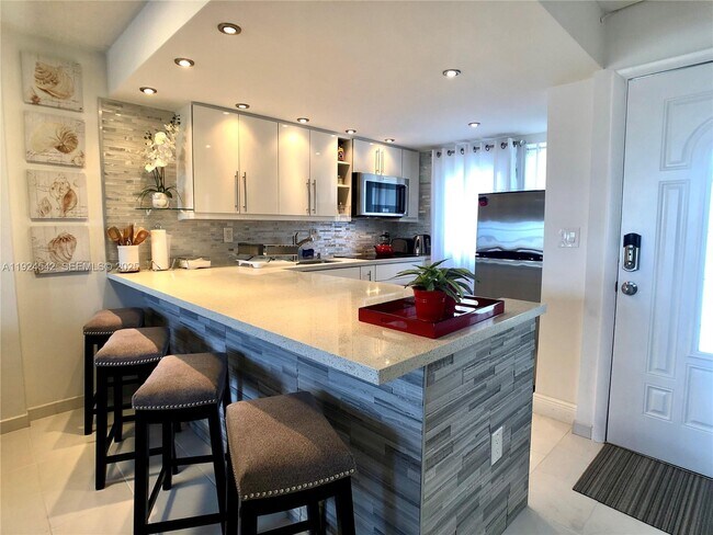 Building Photo - 1575 Euclid Ave