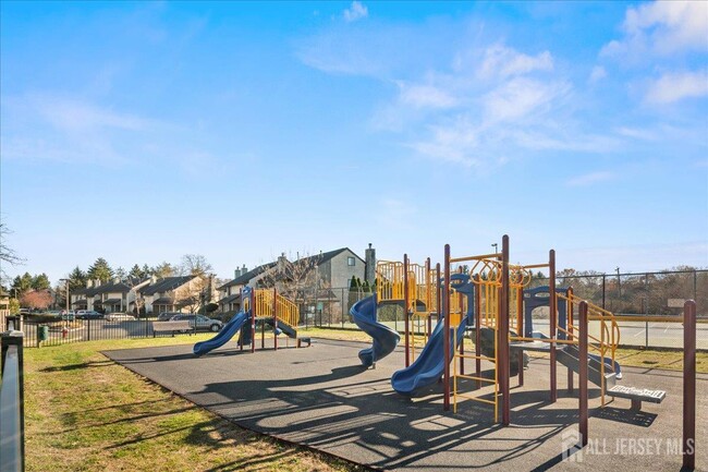 Building Photo - 60 Hampshire Dr