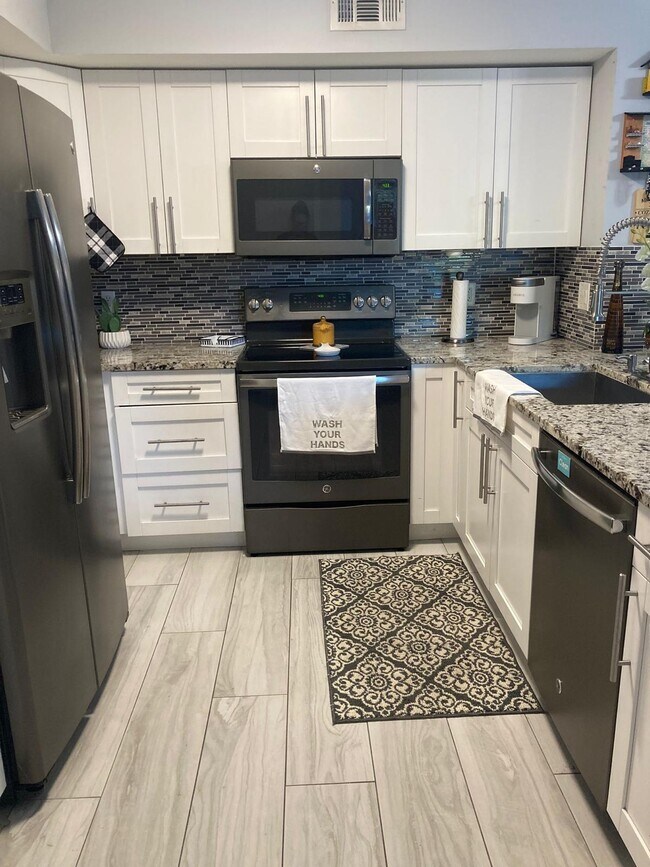 Building Photo - 4856 N State Rd 7