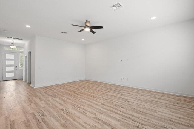 Building Photo - 15100 Forum Ave