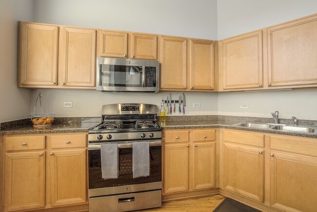 Building Photo - One Bedroom Unit in Wonderful Western Auto Lofts