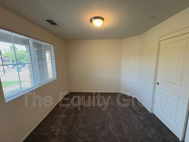 Building Photo - 2132 E Sweet Ave