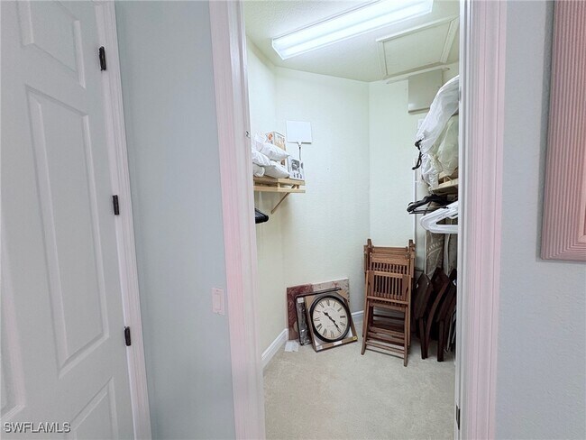 Building Photo - 4910 SW 17th Pl