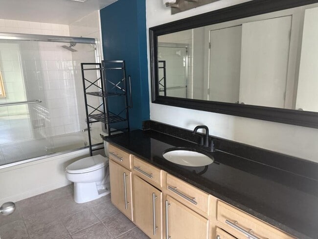 Building Photo - 2502 Live Oak St