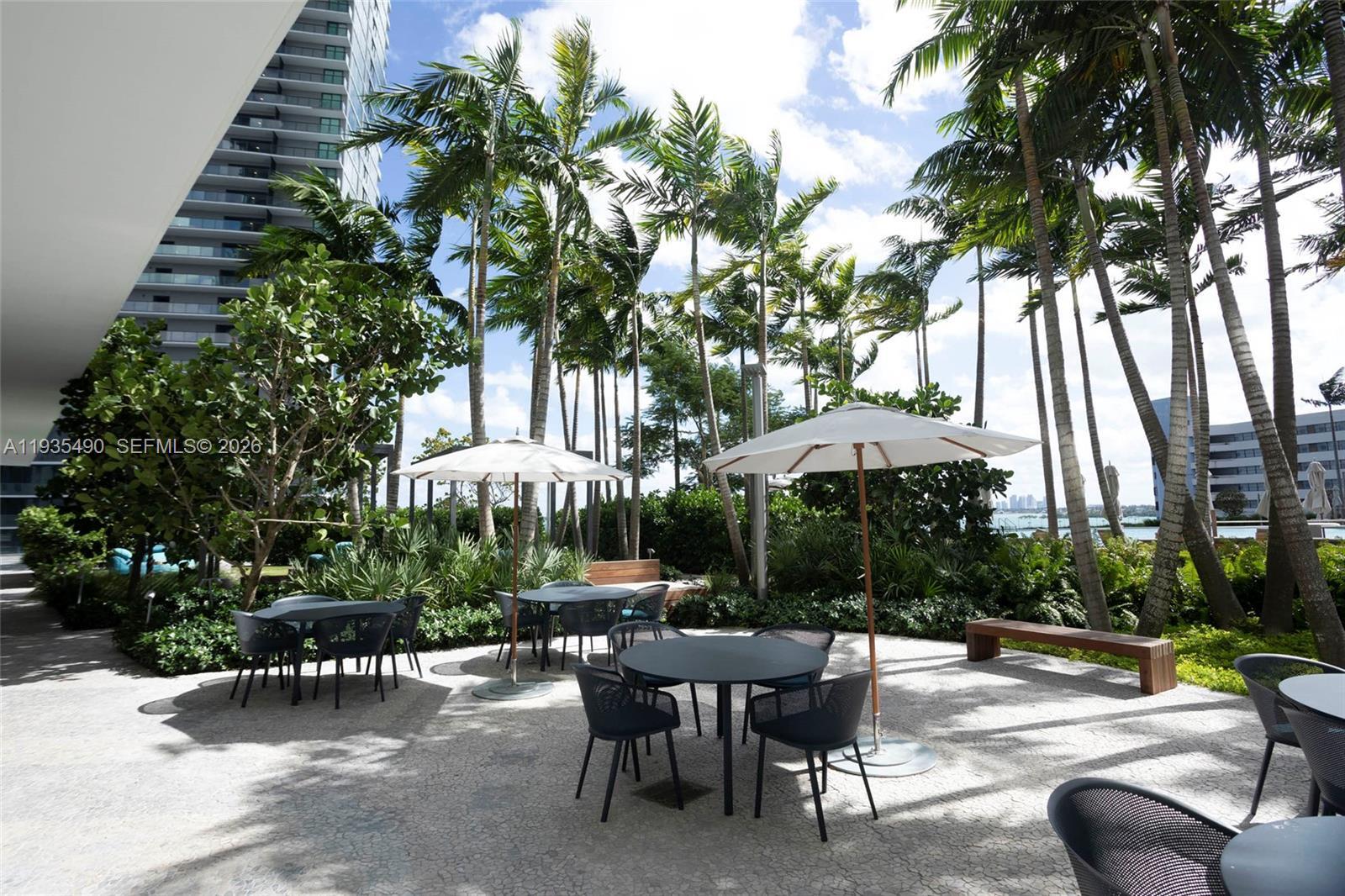 Building Photo - 650 NE 32nd St