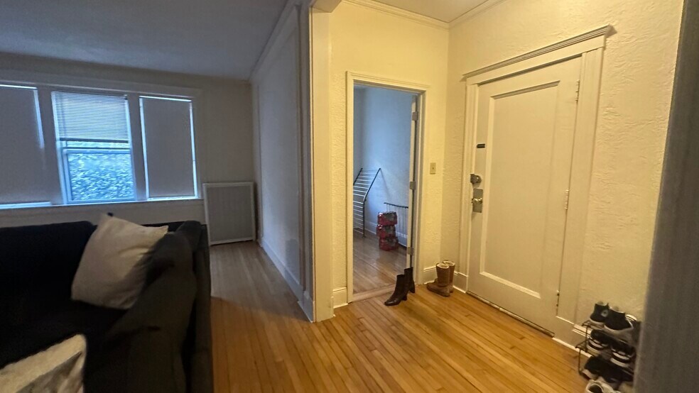 Building Photo - 18 Alton Pl