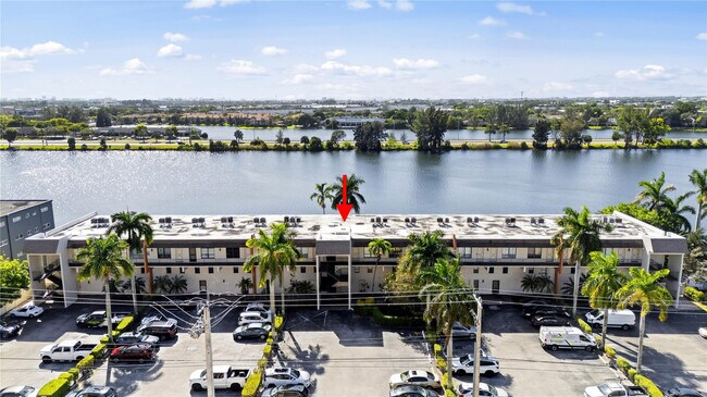 Building Photo - 1100 Crystal Lake Dr