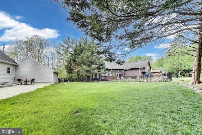 Building Photo - 7726 Seven Locks Rd
