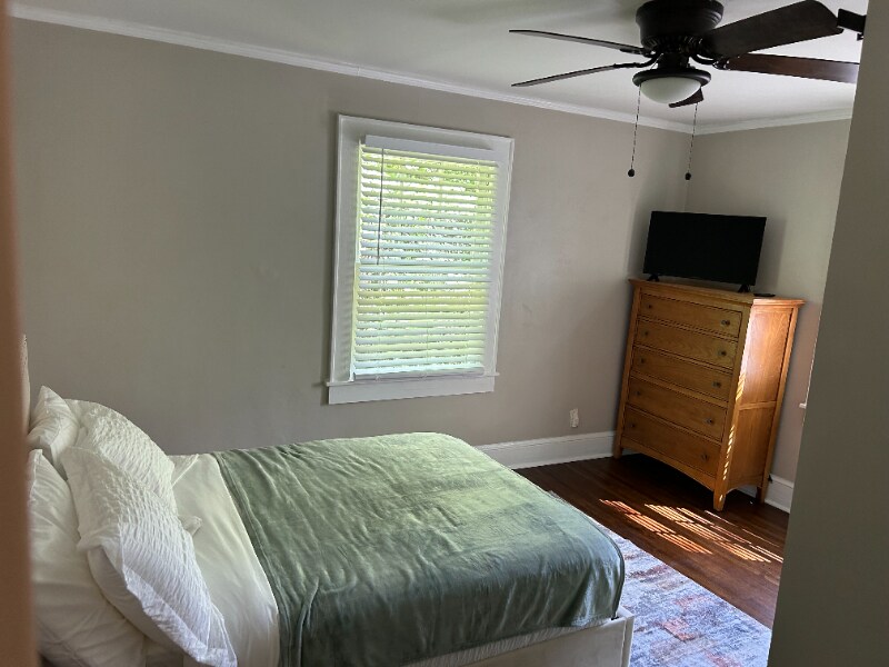 Building Photo - 1317 W 4th St