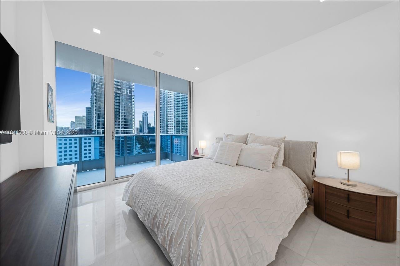 Building Photo - 200 Biscayne Boulevard Way