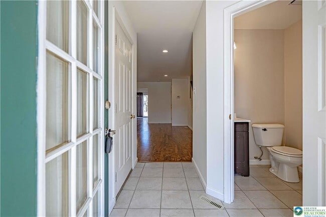 Building Photo - 1753 Pinewind Dr