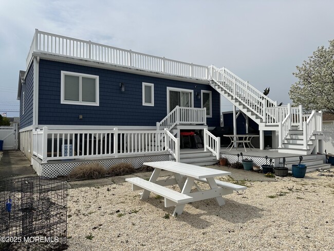 Primary Photo - 988 Capstan Dr