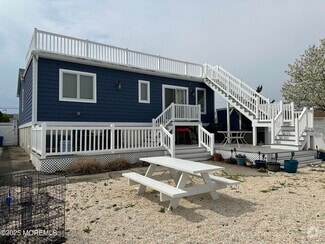 Building Photo - 988 Capstan Dr